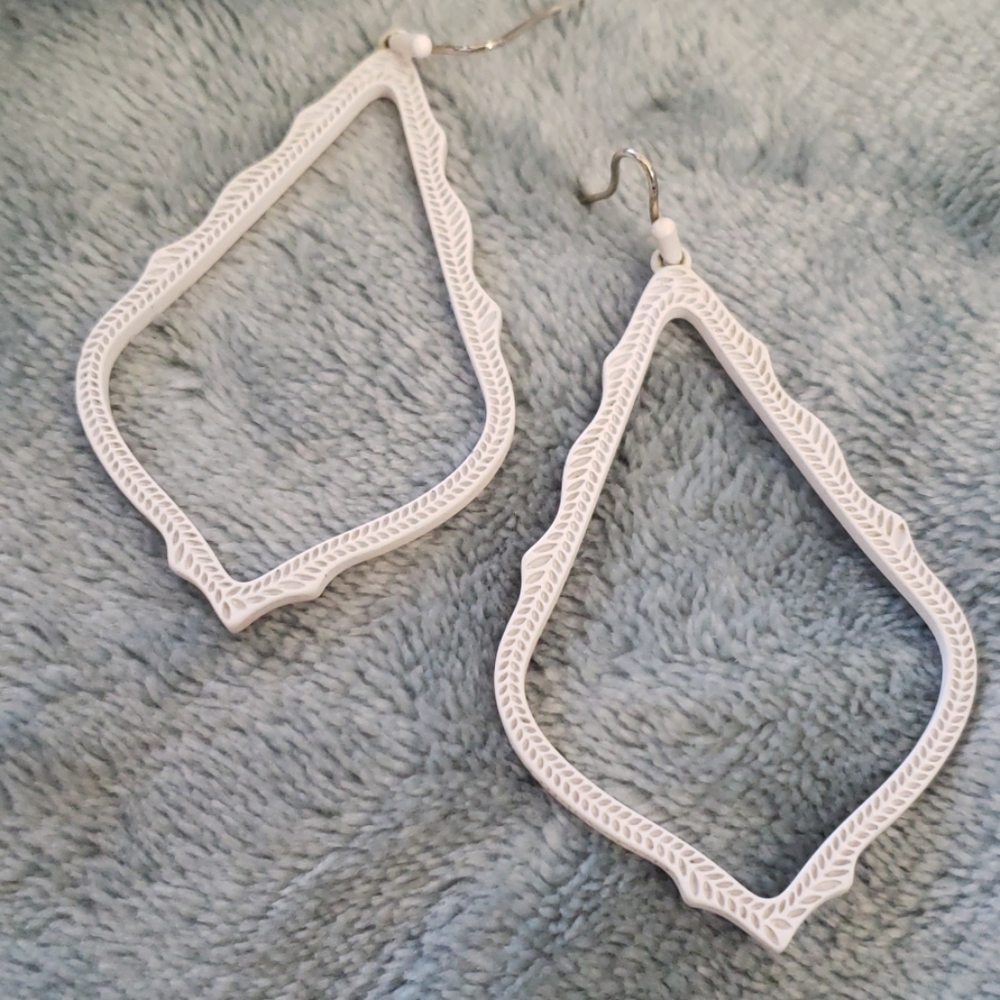 Matte white  Sophee earrings